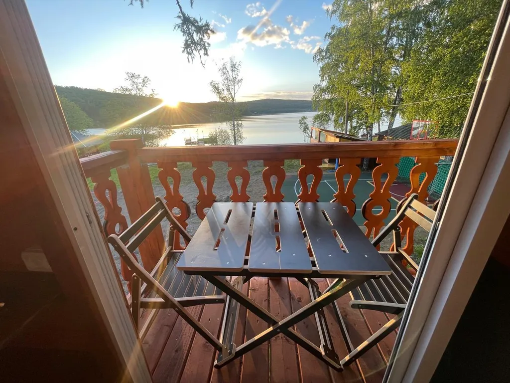 Домик у озера