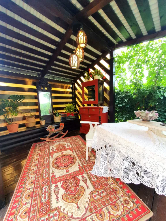 Просторный дом с банькой и видом на храм