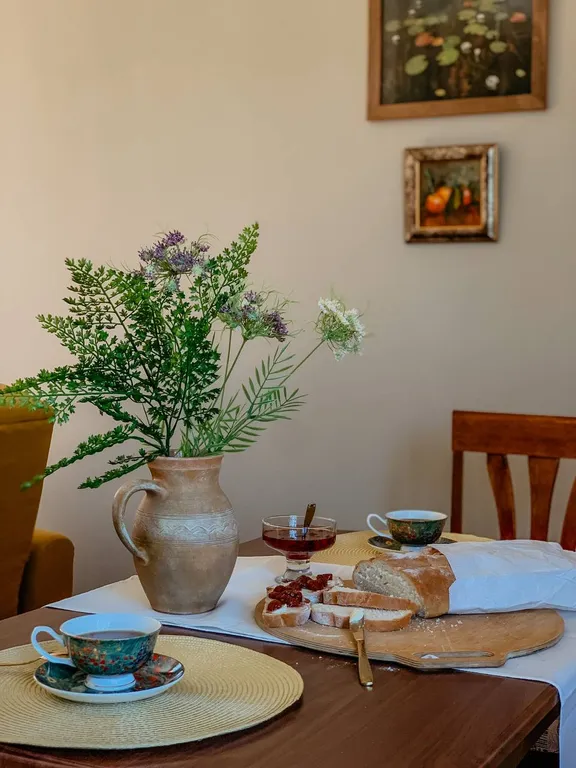 Уютный домик на берегу реки