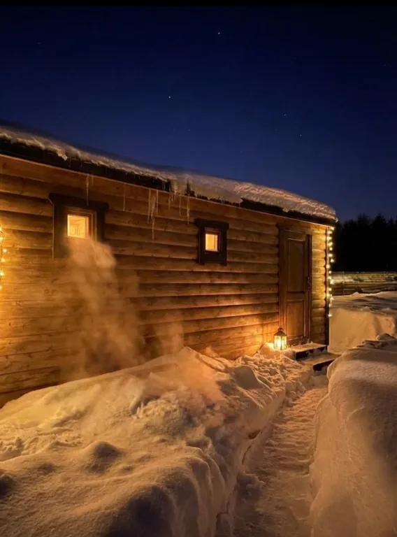 Уютный домик у лесного озера