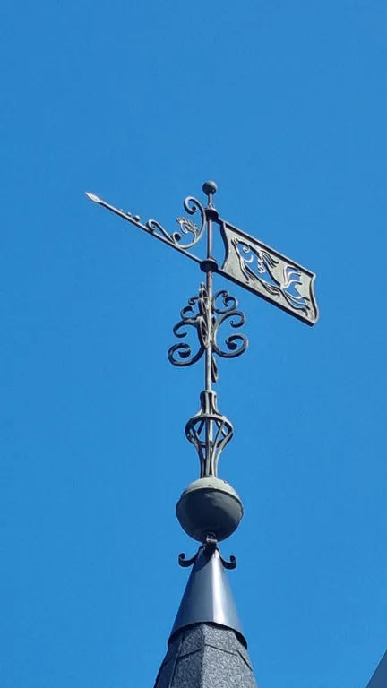 Вилла художника у моря с бассейном