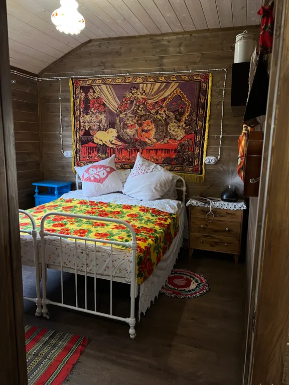 Дом в горах у реки