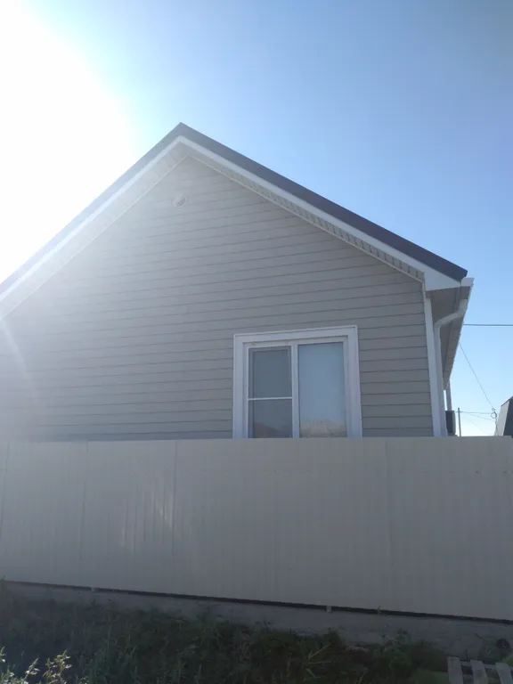 Коттедж с собственной территорией, большой беседкой и мангальной зоной