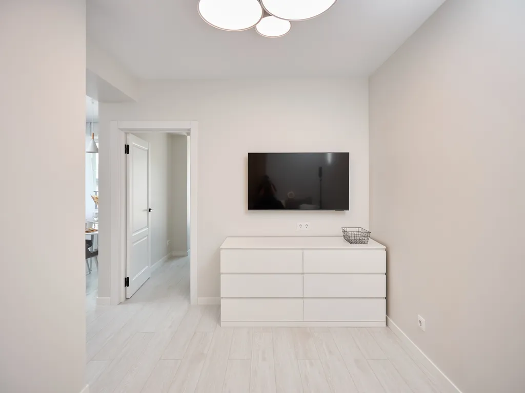 Евро двухкомнатная квартира с боковым видом на море