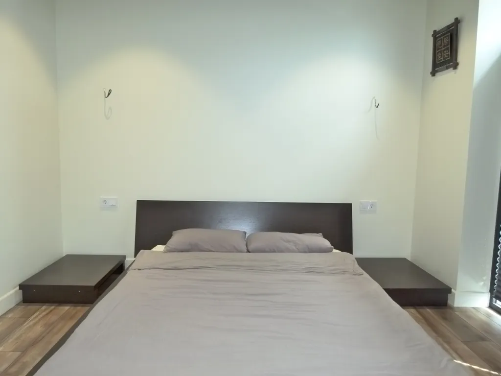 Квартира с дизайнерским ремонтом в японском стиле с бассейном