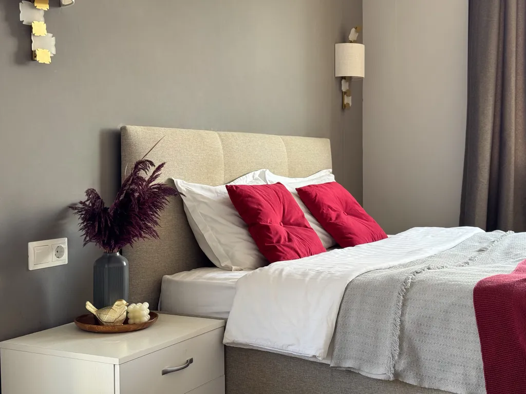 Квартира-студия с балконом у реки