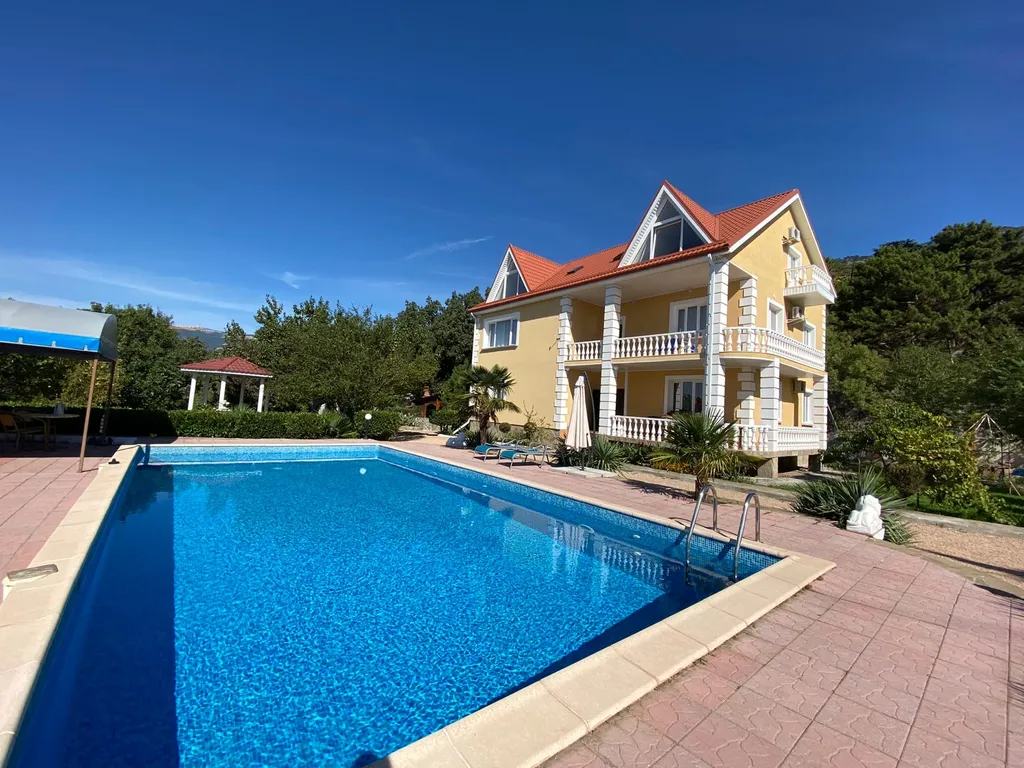 Коттедж Вилла в сосновом бору с бассейном и видом на море и горы — аренда посуточно в Восход