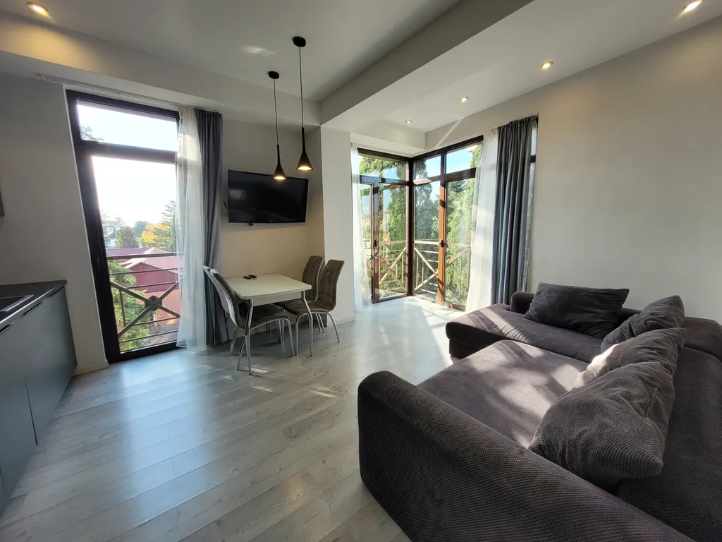 Квартира с панорамными окнами в 5 минутах до моря