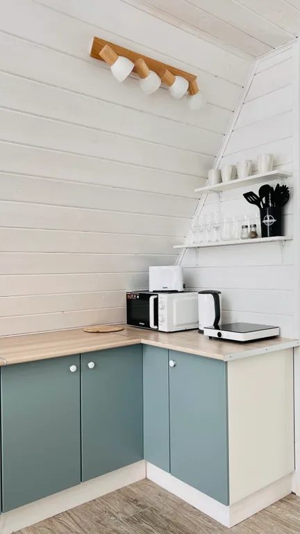 Дом Шалаш с купелью у озера