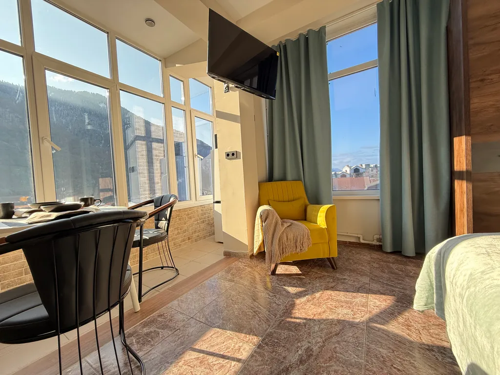 Квартира с шикарным видом на горы в центре Красной поляны