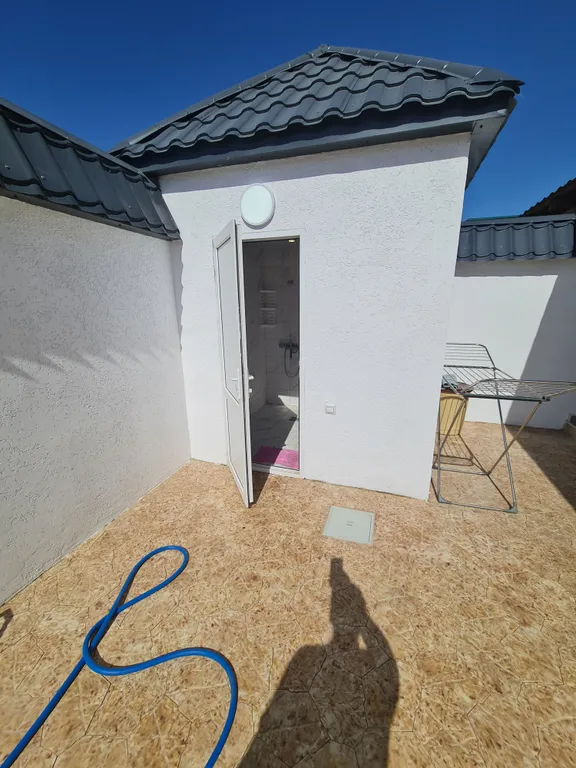 Уютный дом рядом с берегом моря