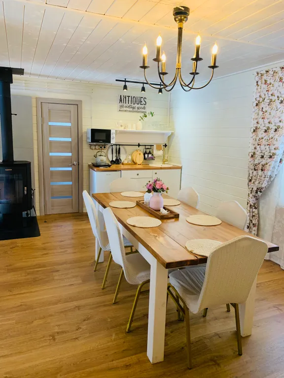 Домик у леса с камином