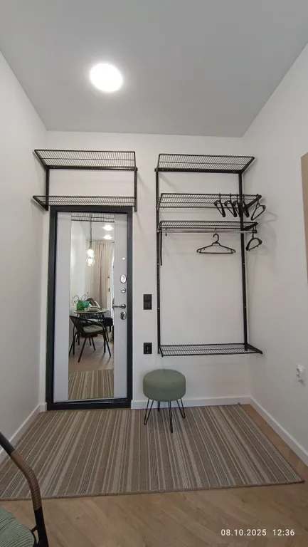 Центр. Сталинка с балконом с красивым видом на бульвар возле университа