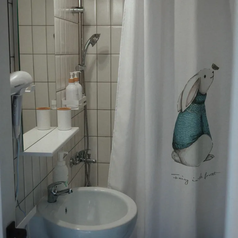 Современный уютный дом с видом на лес