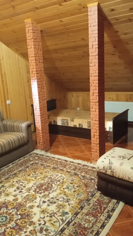 Отдельная большая комната, интернет и связь всегда