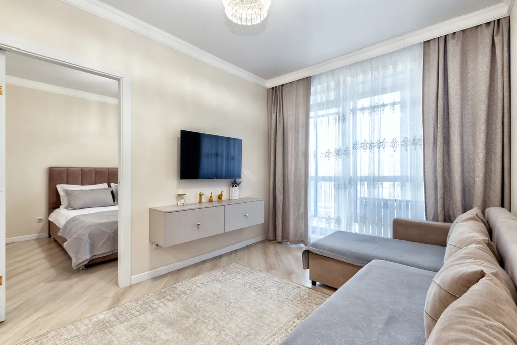 2-комнатная с видом на город возле набережной в старом центре Астаны