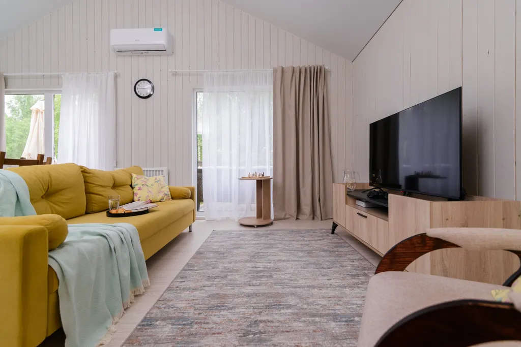 Дом с патио зоной на террасе