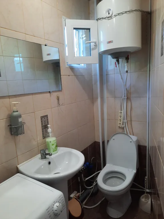 Домик на берегу Волги, на опушке леса