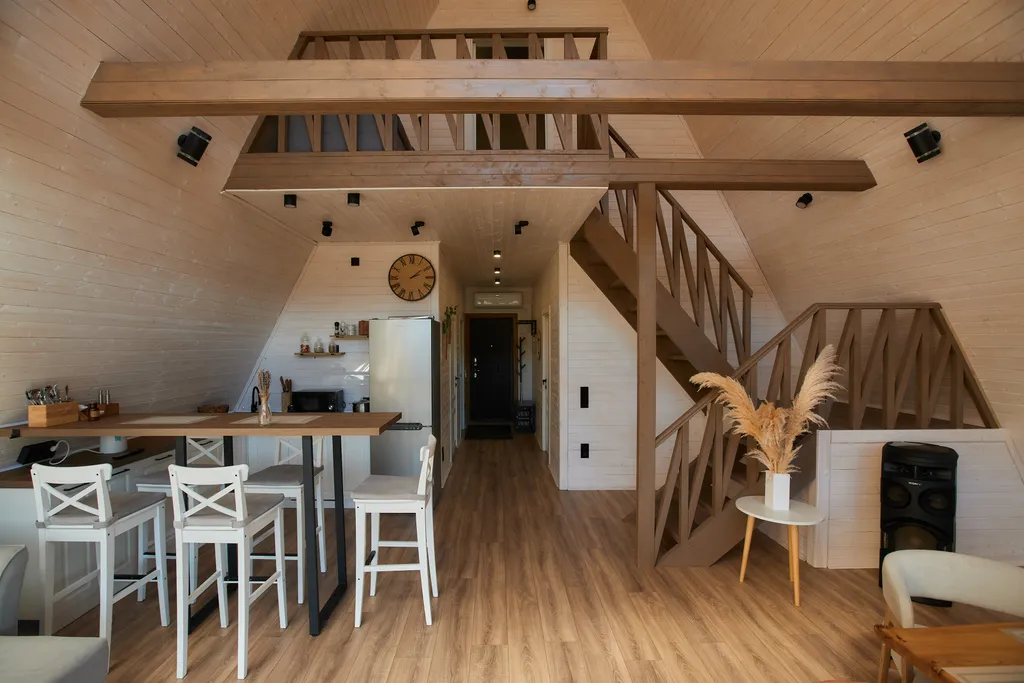 Большой дом для отдыха на берегу реки Кола