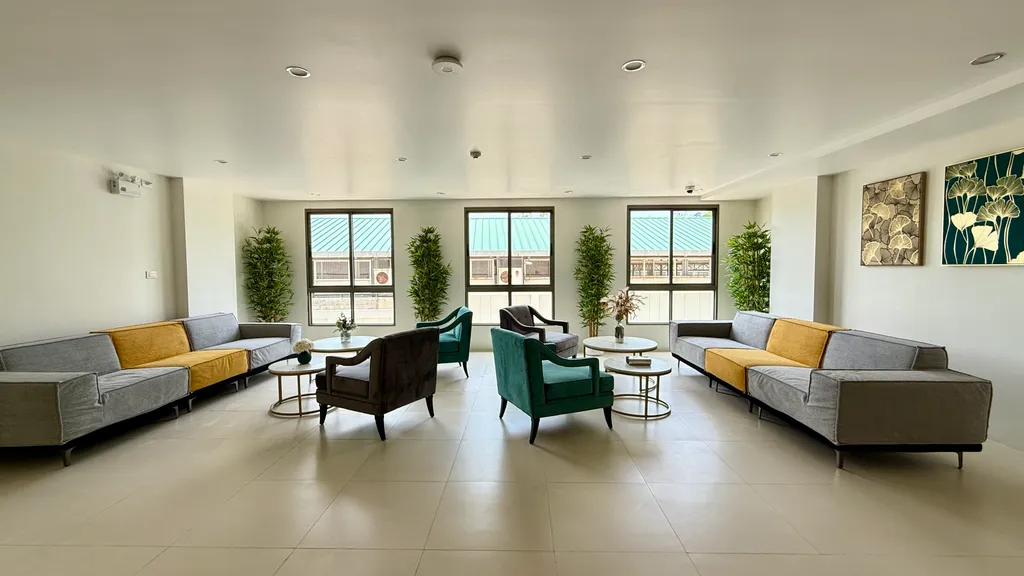 Супер однушка у моря с бассейном и спортзалом, тихое милое место