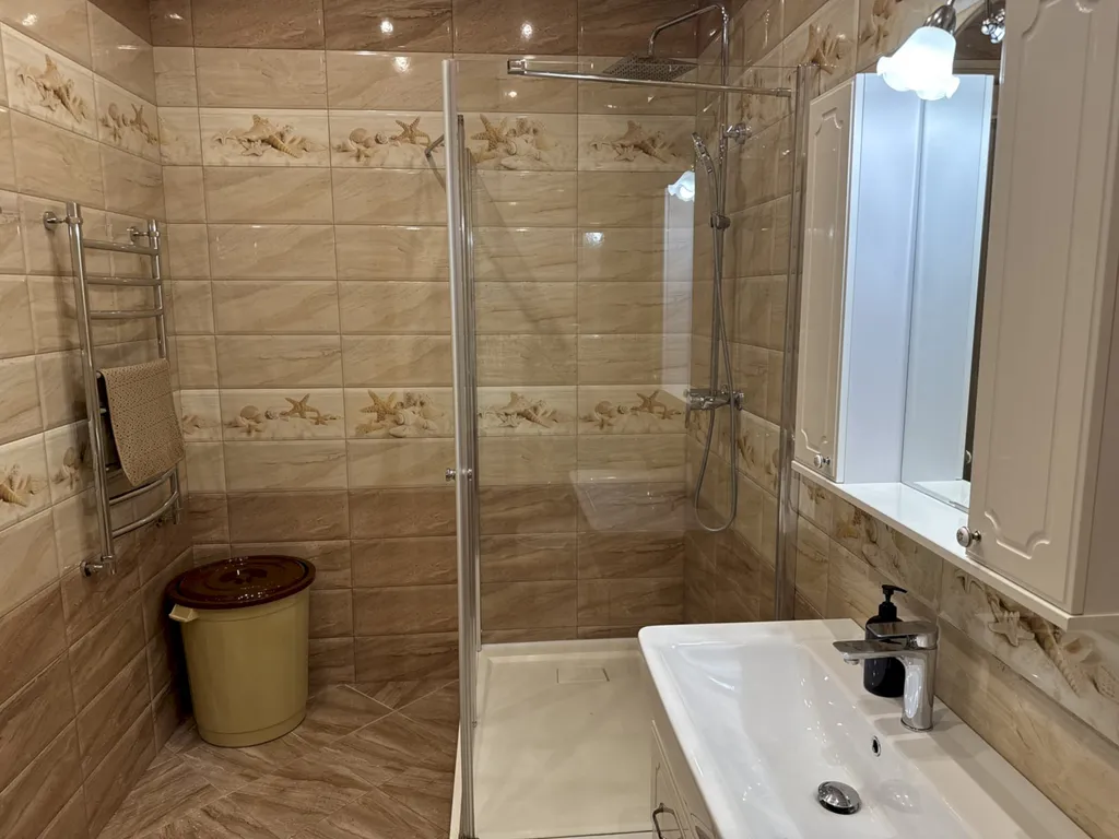 Первая береговая с видом на море и террасой – Толстый мыс