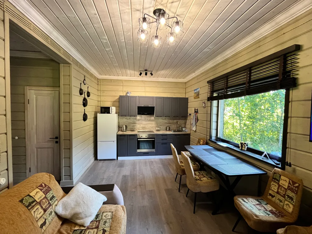 Дом в окружении заповедного леса у подножия горы Варамяки