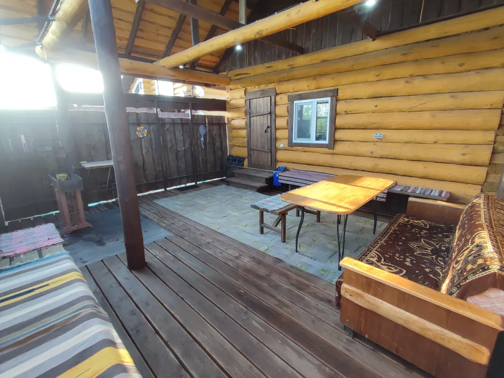 Бревенчатый 2-комнатный эко дом с большой верандой