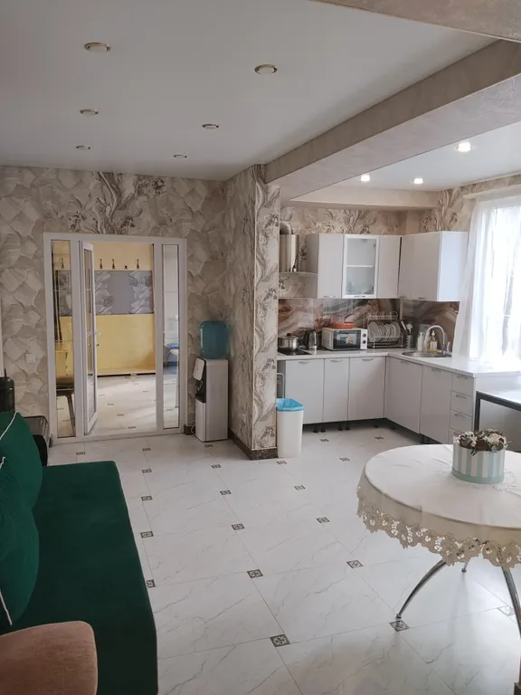 Дом с бассейном и сауной