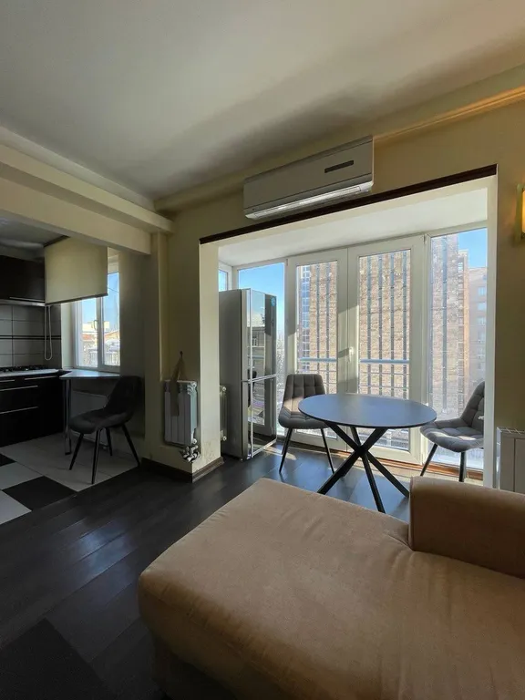 С водой, в самом центре уютная квартира