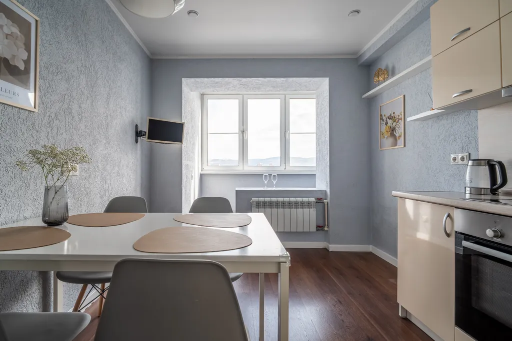 Большая комфортабельная квартира на Набережной Енисея