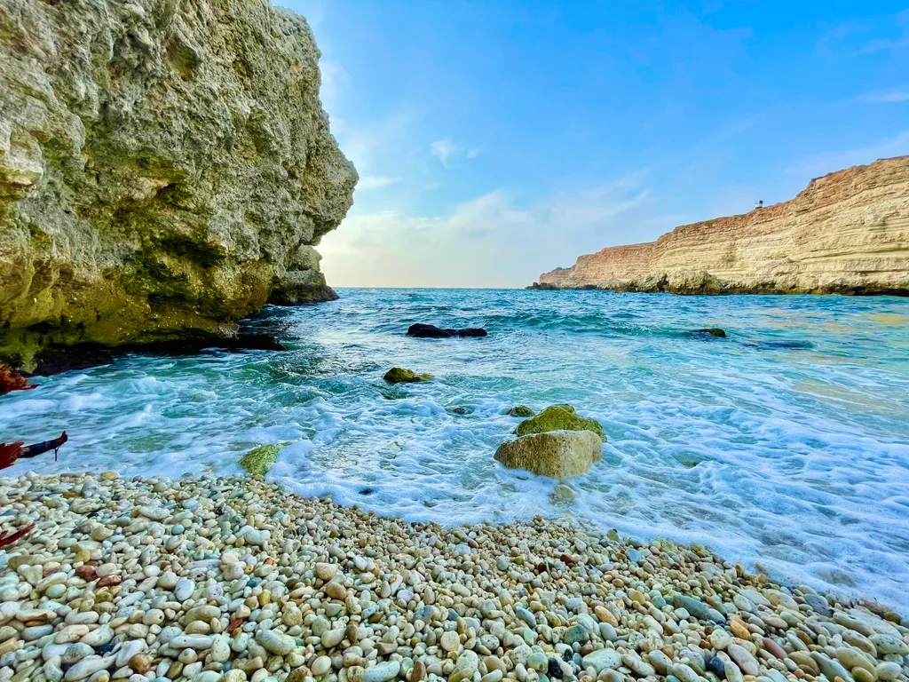 Квартира Квартира у моря, окна и балкон с видом на море и яхт-клуб — Севастополь