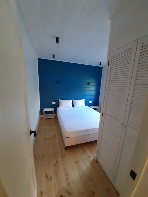 Дом в окружении леса