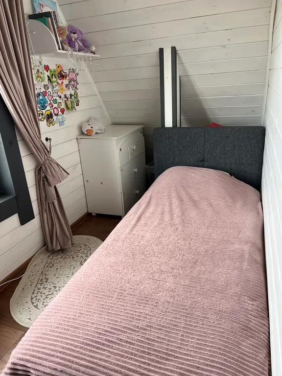 Уютный дом на берегу реки