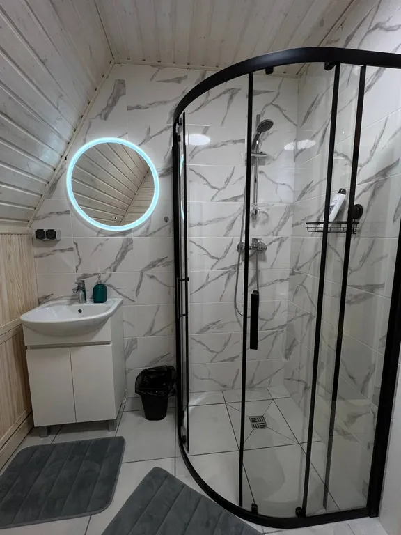 Уютный домик в стиле A-frame рядом с озером