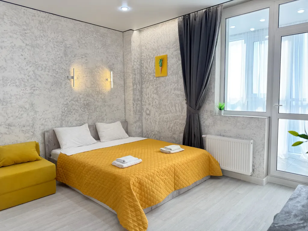 Светлая студия с панорамной лоджией