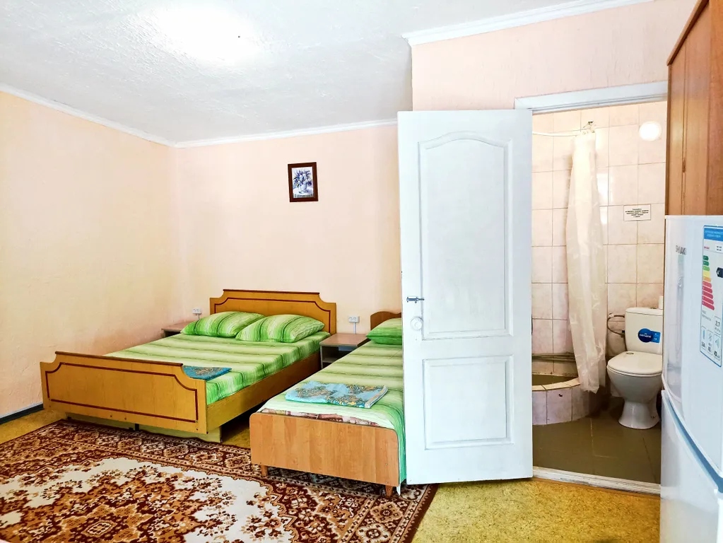 Коттедж Домик со своей беседкой около бассейна — Севастополь