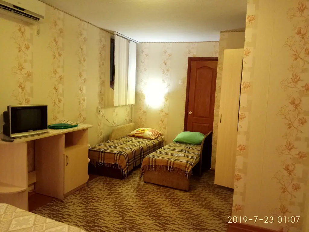 Просторная комната с кондиционером в частном доме