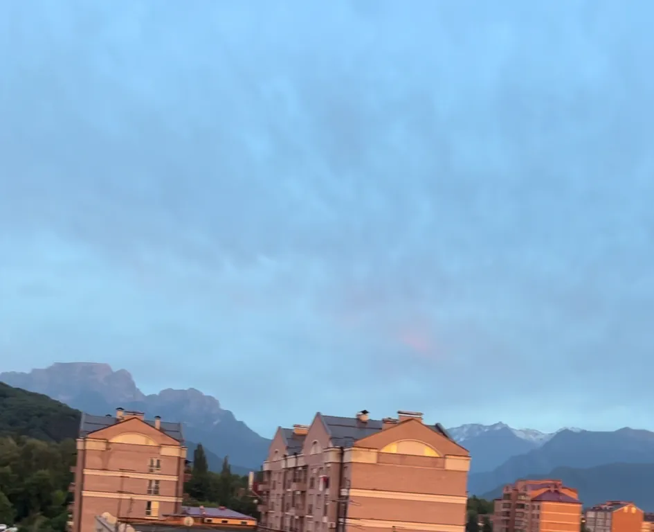 Уютная квартира в центре города с видом на горы