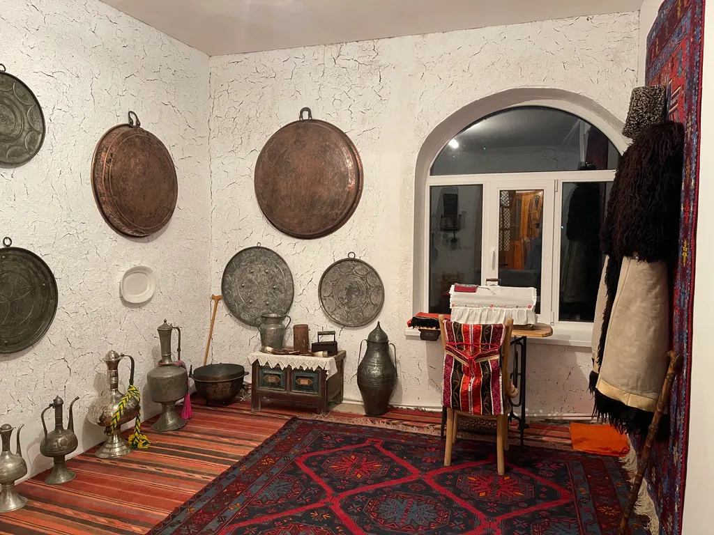 Гостевой домик Ругуджа с террасой и видом на горы и лес