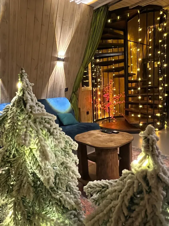 Уютный A-Frame в лесном массиве на берегу реки