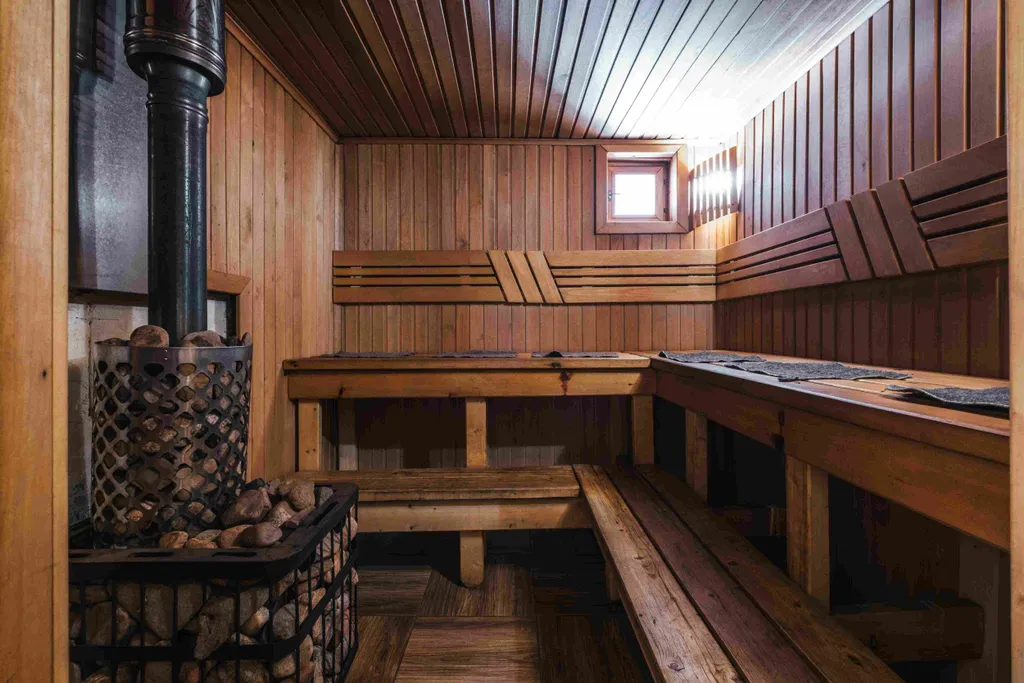 Коттедж Гостевой двор "Дом в кедрах" — Шерегеш