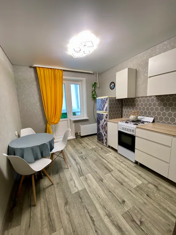 Просторная изумрудная квартирка