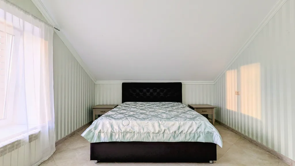 8-комнатный Дом