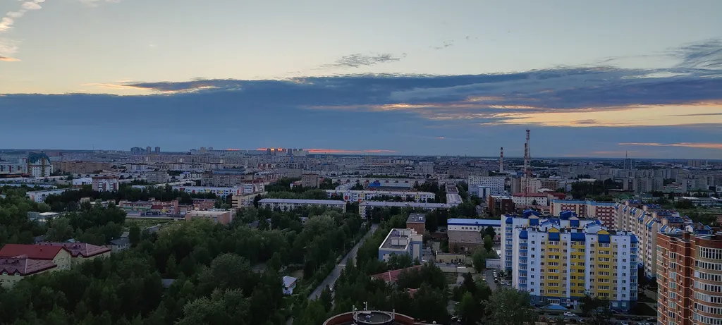 Красивый панорамный вид на закат с 23 этажа