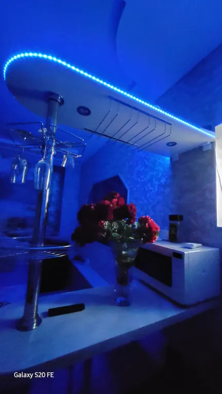 Студия с приятной синей подсветкой