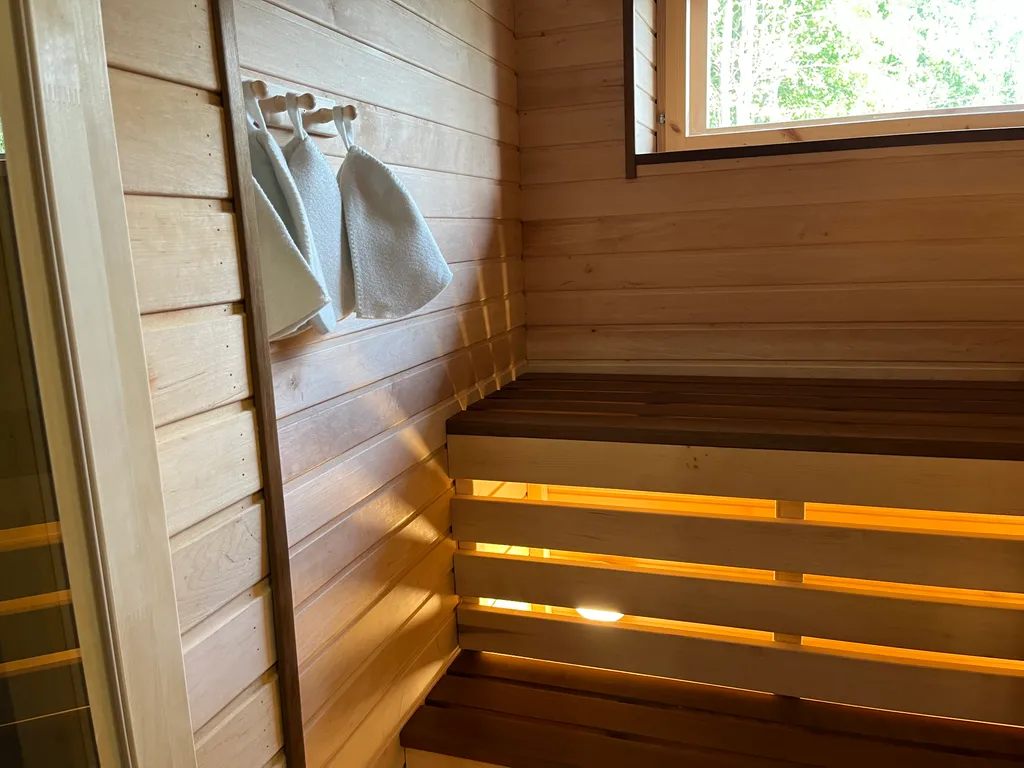 Домик в Карелии на берегу озера