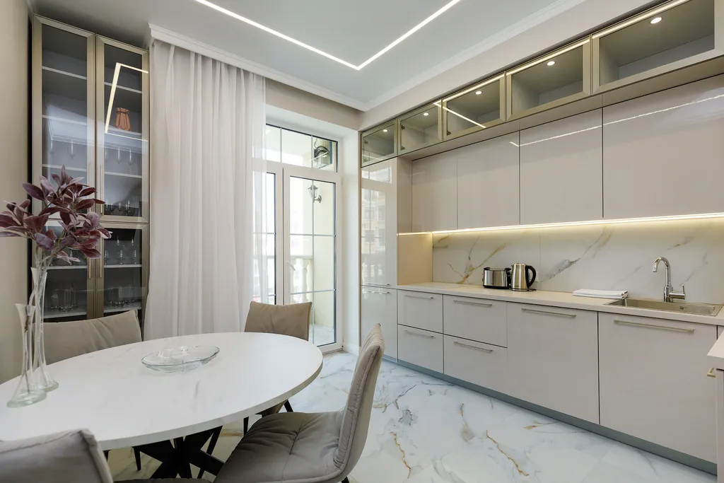 Уютная двухкомнатная квартира с дизайнерским ремонтом возле моря