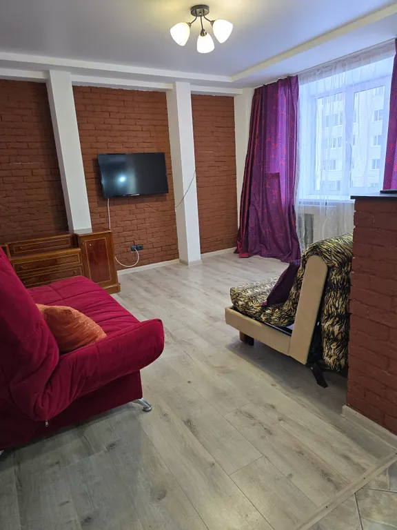 В самом центре города около рынка