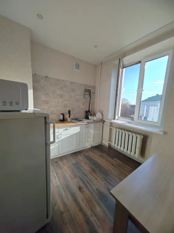 Сталинка возле вокзала в центре