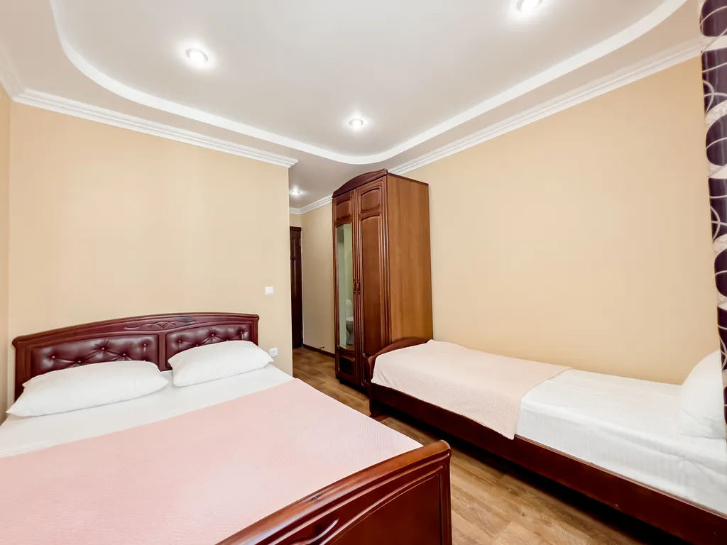 Квартира Стандарт 3-х местный с балконом — аренда посуточно в Вардане